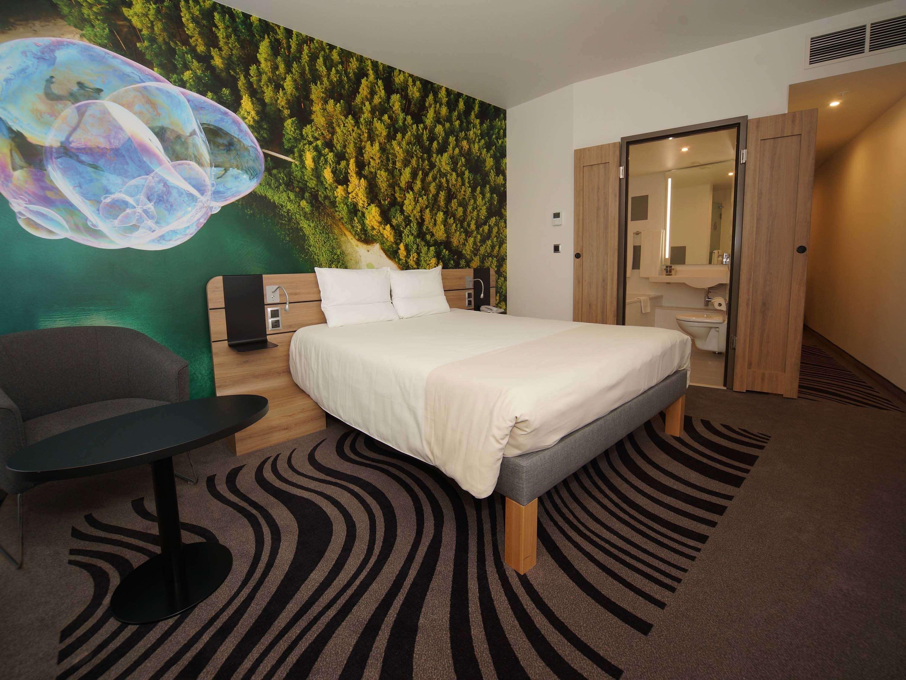 Отель Novotel Centre 4*
